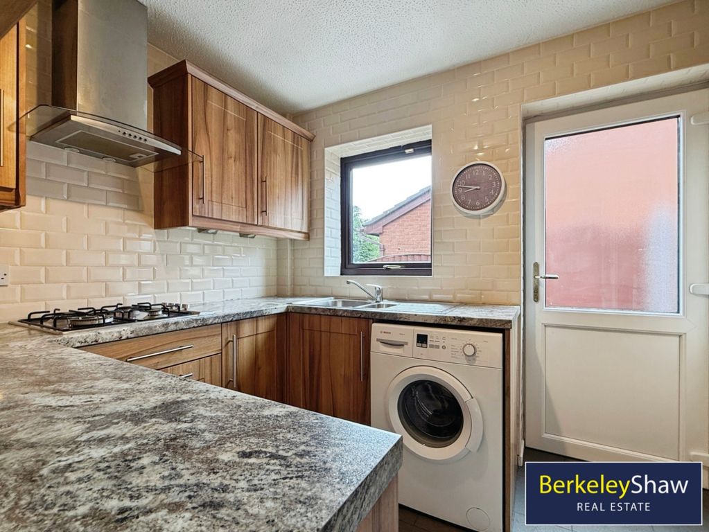 Property photo 3 of 18 Kitchen