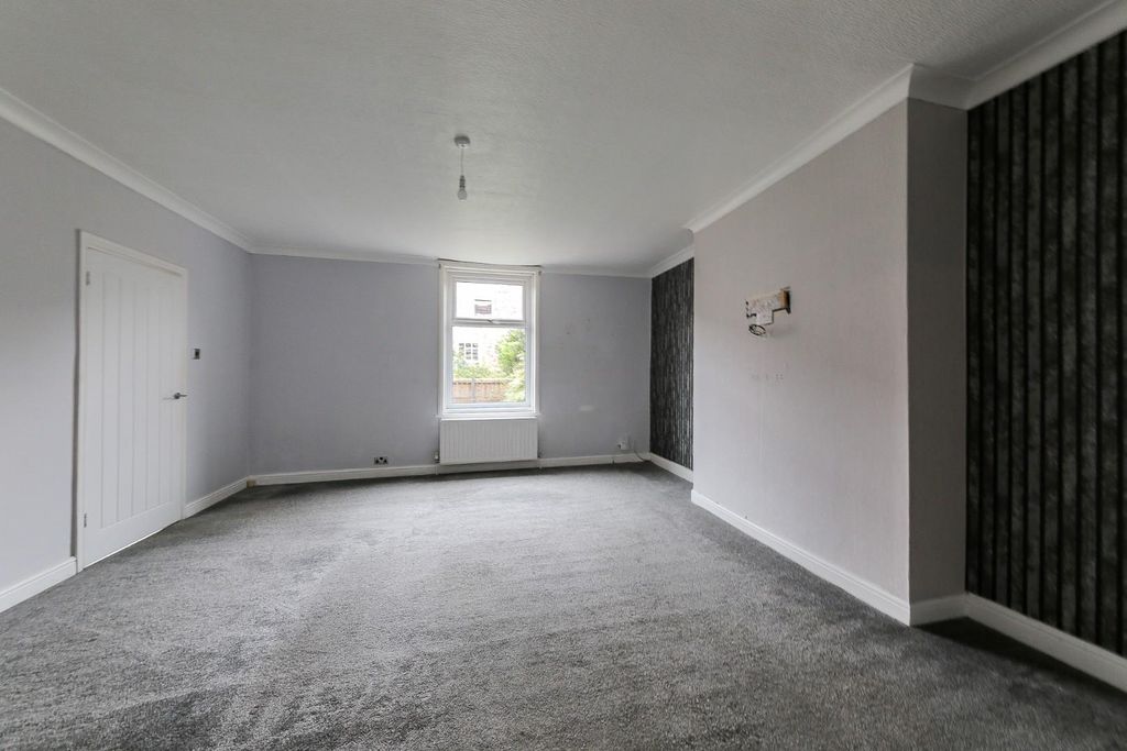 Property photo 3 of 12 Lounge.Jpg