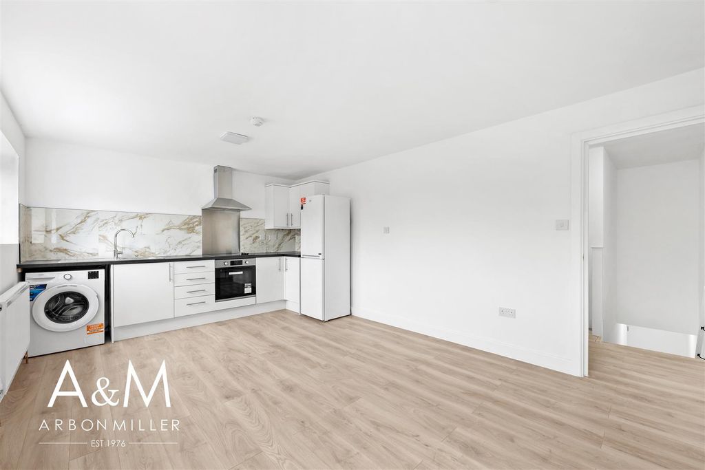 Property photo 3 of 16 4D4A1627.Jpg