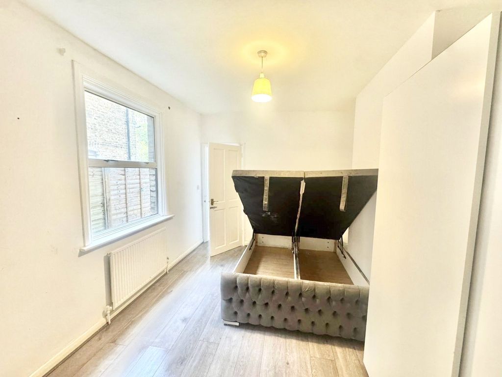 Property photo 3 of 5 Picture No. 04