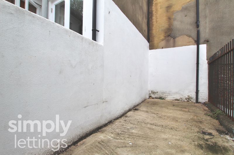 Property photo 3 of 15 Photo 6