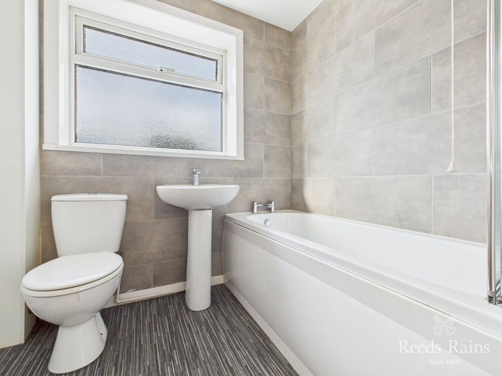 Property photo 3 of 15 Bathroom