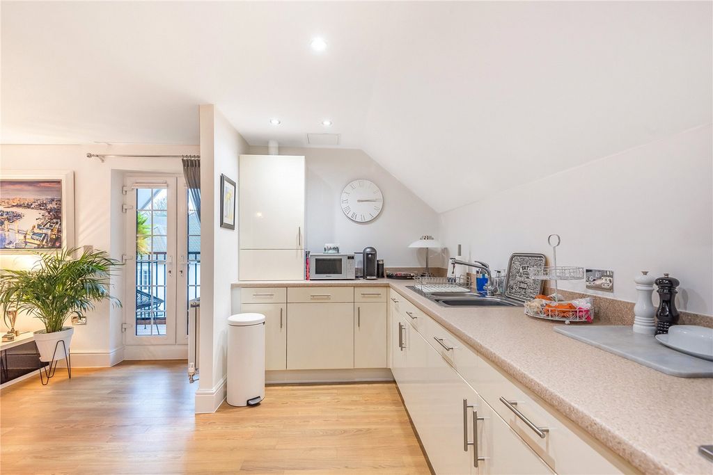 Property photo 3 of 9 Kitchen