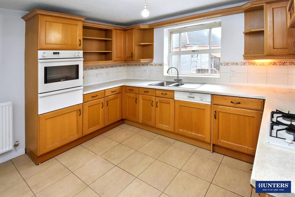 Property photo 3 of 18 Kitchen