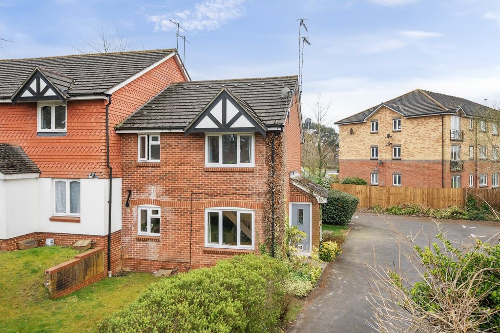 Property photo 1 of 9 Front