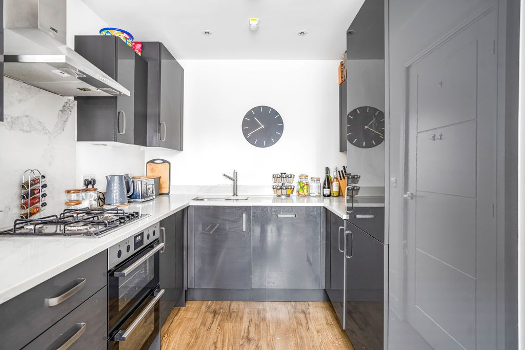 Property photo 3 of 18 Kitchen
