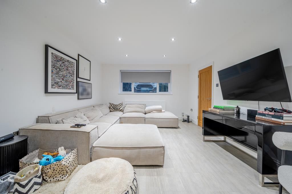 Property photo 3 of 19 Reception