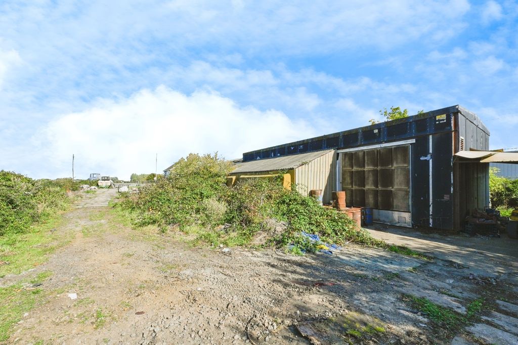 Property photo 2 of 17 Photo