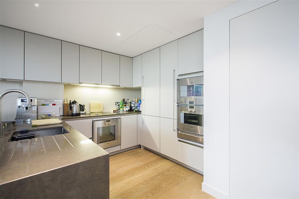 Property photo 2 of 10 Kitchen