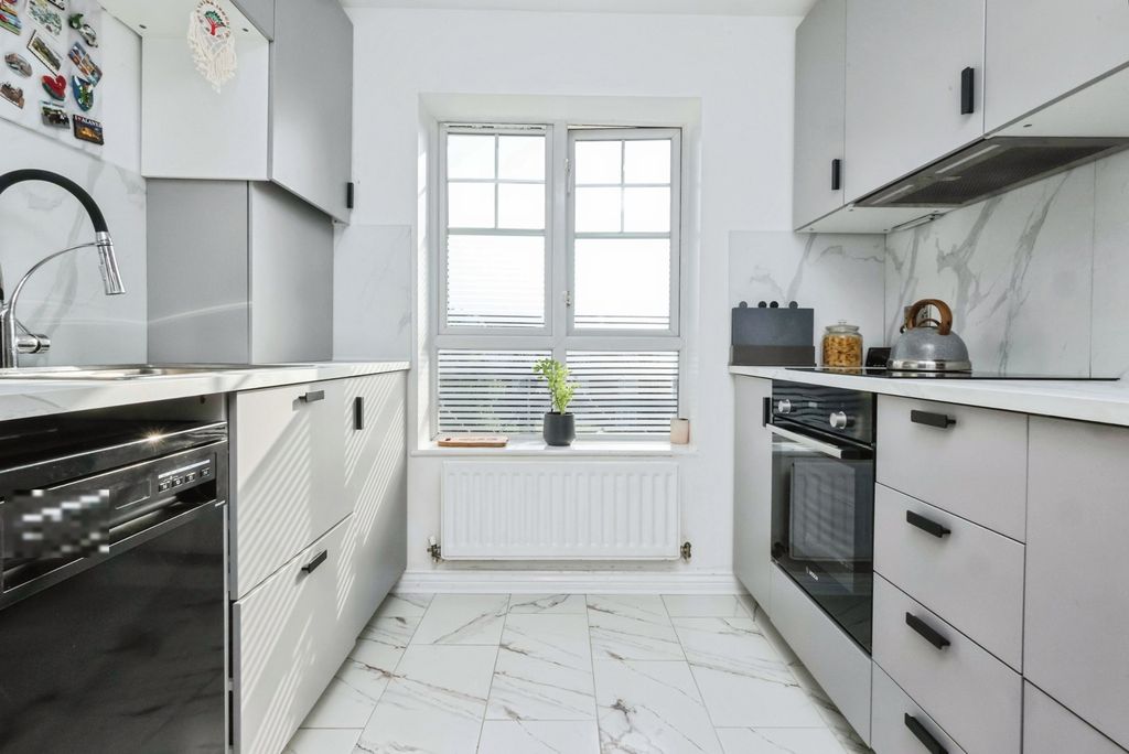 Property photo 3 of 20 Pbox-Img.Jpg