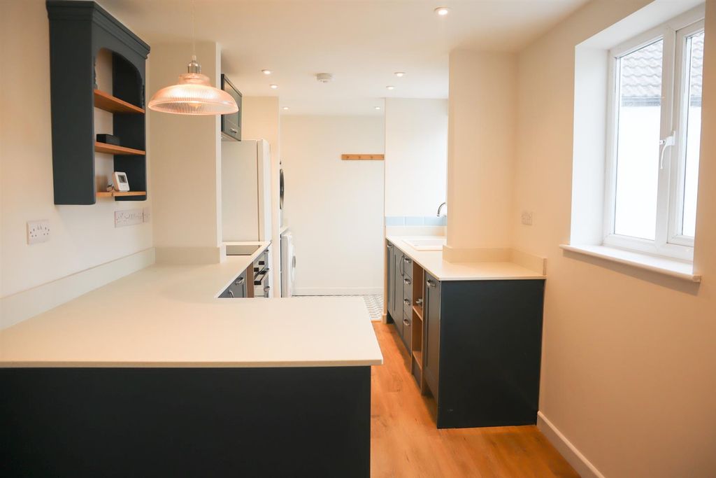 Property photo 2 of 10 Kitchen