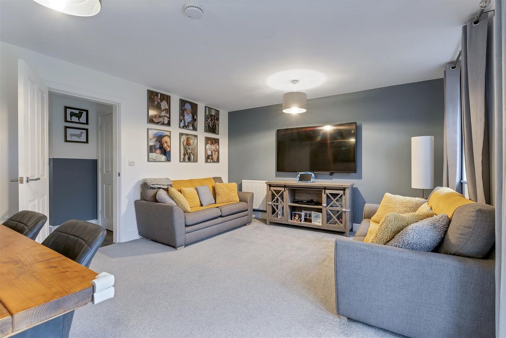 Property photo 3 of 20 23 Moncrief Drive Ph-9.Jpg