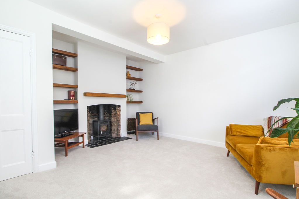 Property photo 3 of 27 Lounge