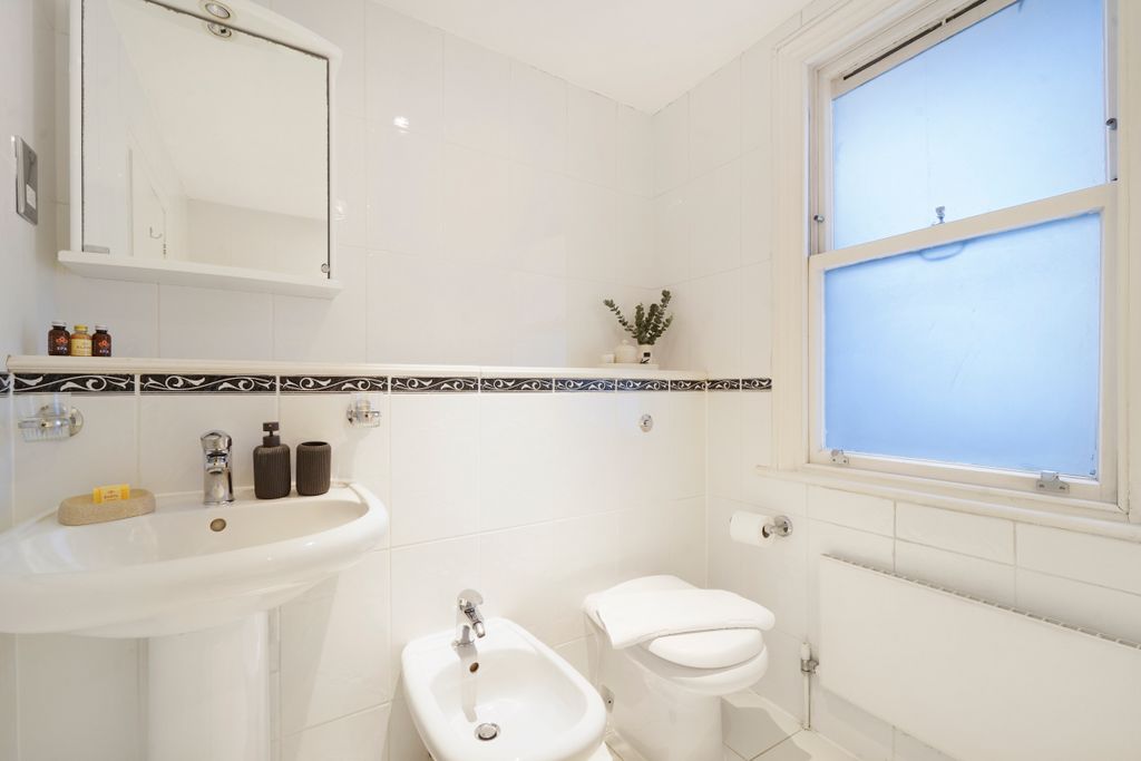 Property photo 2 of 8 Bathroom