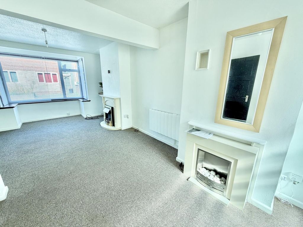 Property photo 3 of 10 Living Room