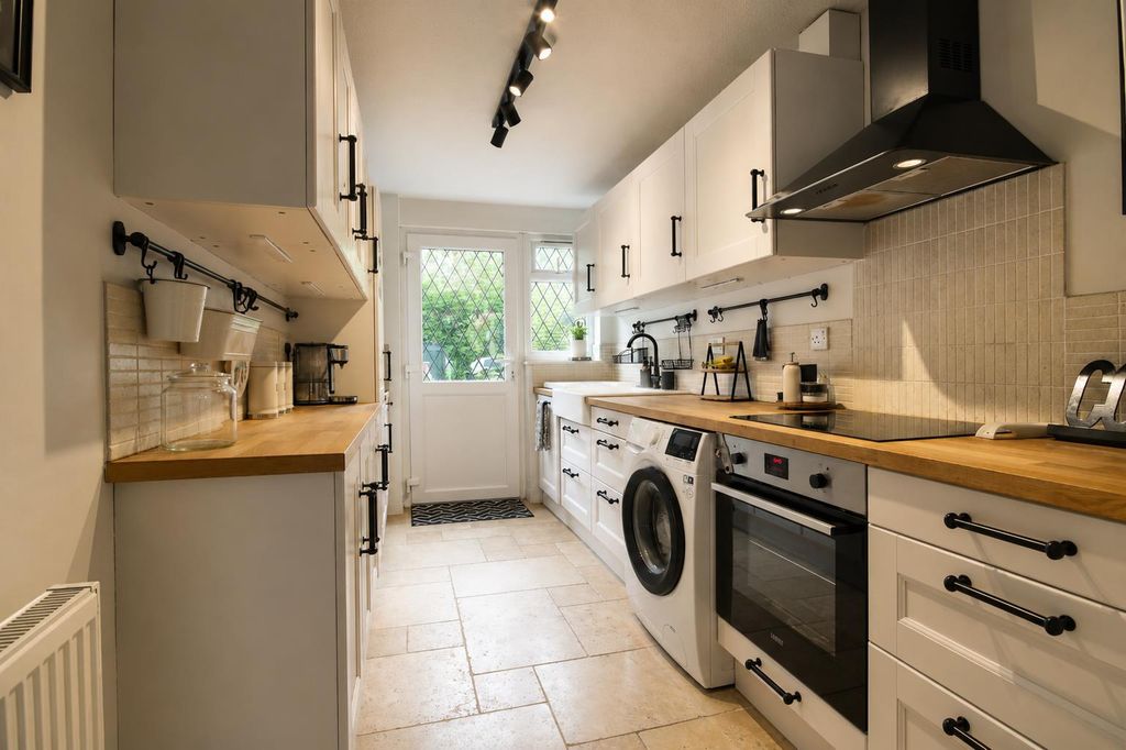 Property photo 2 of 15 Kitch1.Png