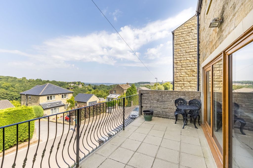 Property photo 3 of 35 Terrace