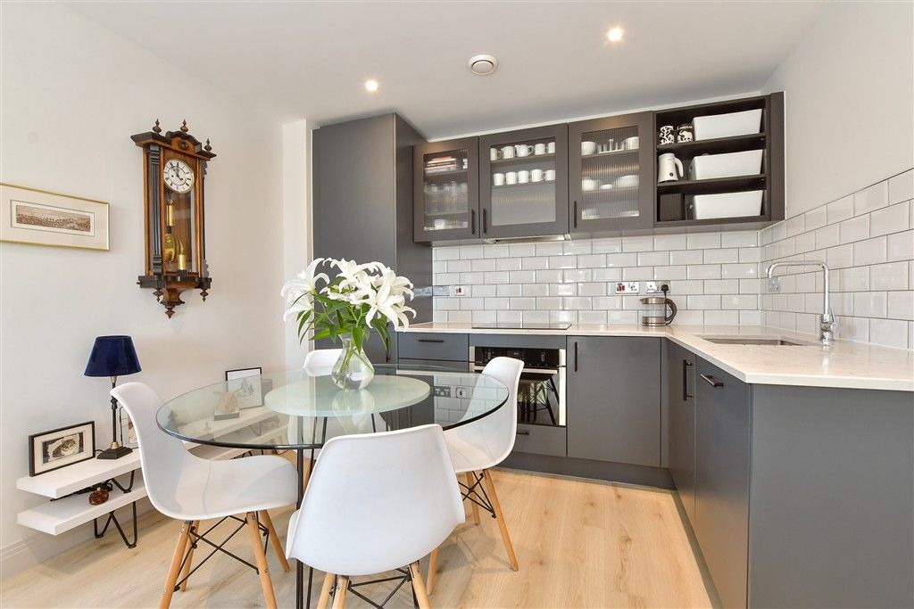 Property photo 3 of 13 Lounge/Kitchen