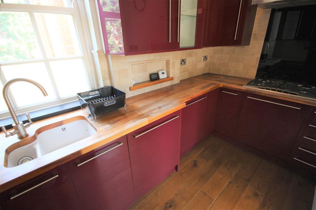 Property photo 3 of 9 Kitchen 3.Jpg