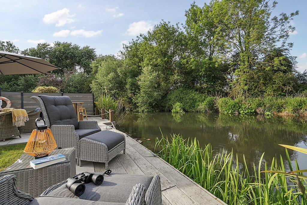 Property photo 2 of 57 1295833-17-682Cf5...