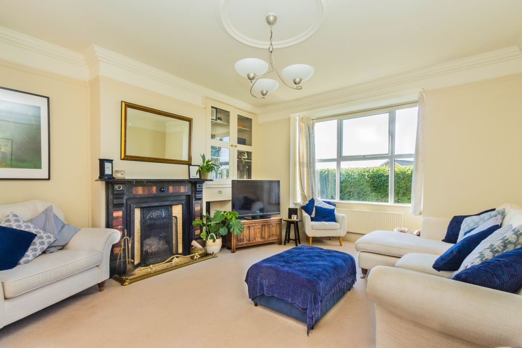 Property photo 2 of 20 Sitting Room