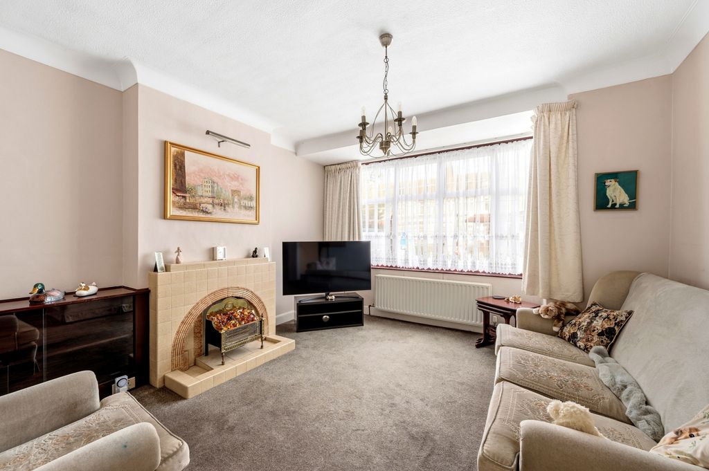 Property photo 2 of 15 Picture No. 11