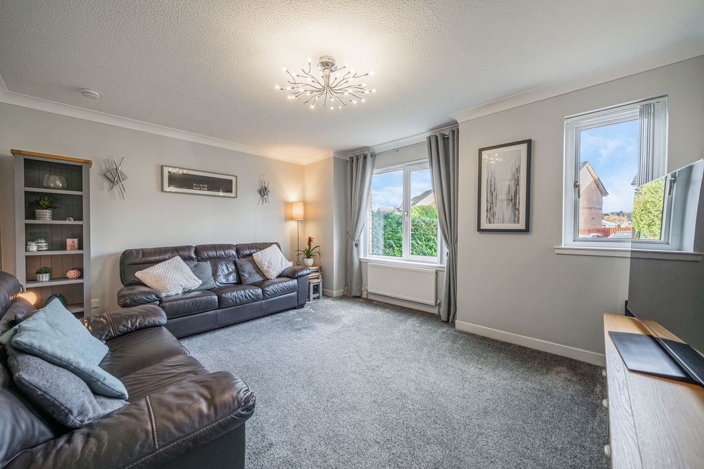 Property photo 2 of 28