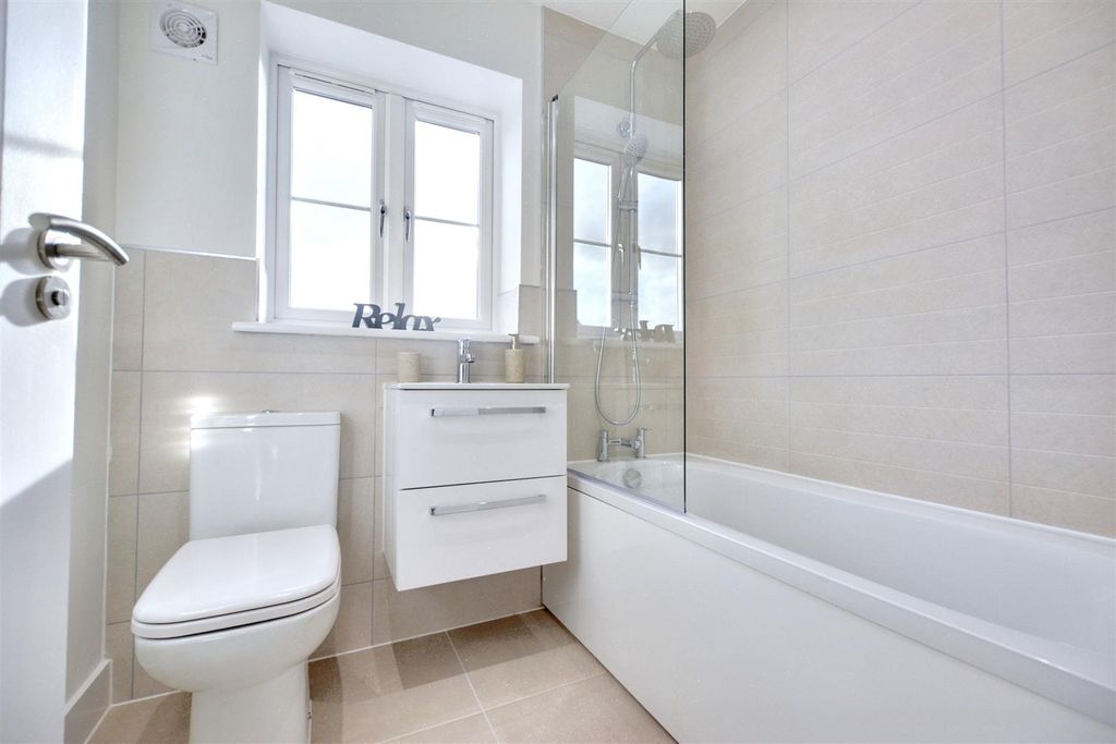 Property photo 3 of 12 Bathroom