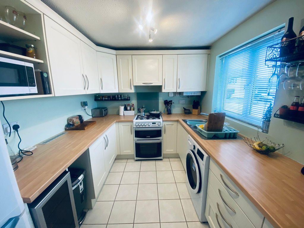 Property photo 2 of 16 Kitchen