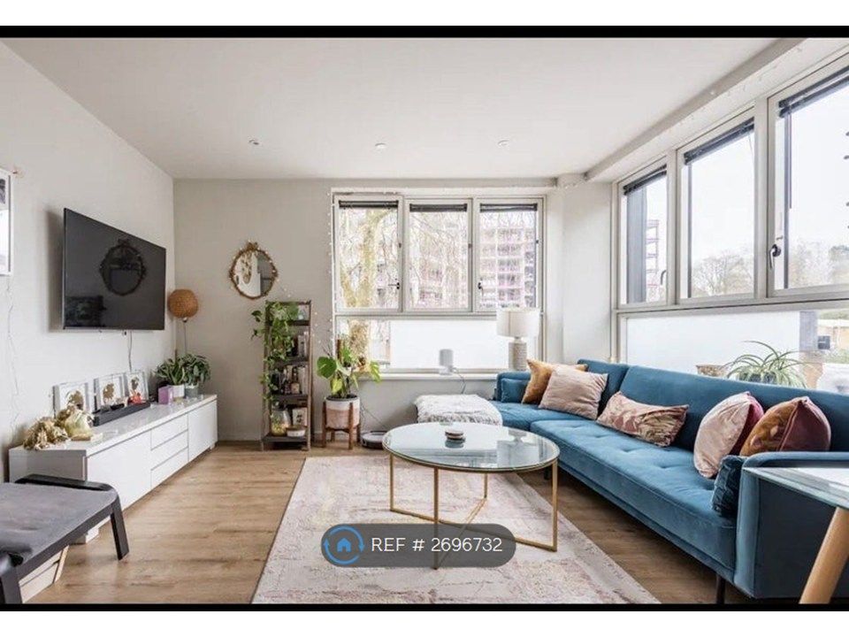 Property photo 1 of 9 Bright Cozy Shared Lounge With 55'' Lg Nano Tv