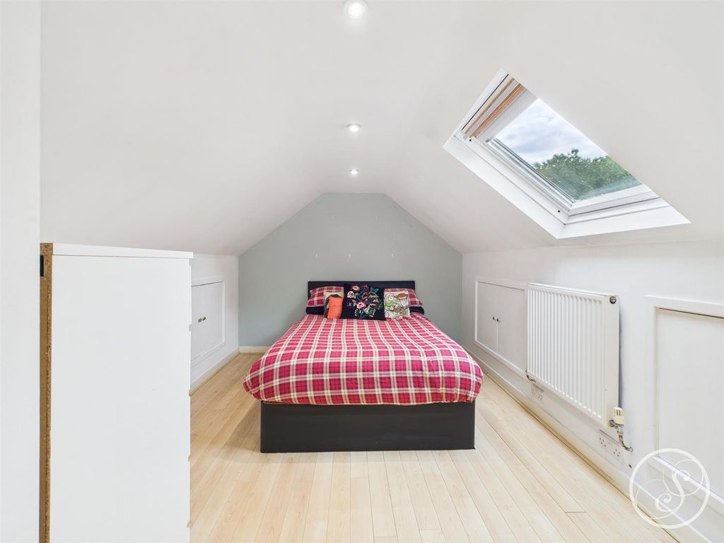 Property photo 3 of 23 Useable Loft Space