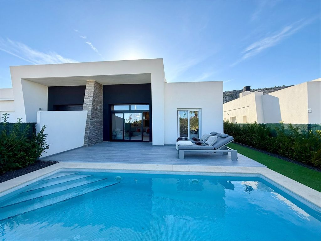 Property photo 1 of 39 Luxury Villa For Sale In La Finca Golf With Private Pool And Garden
