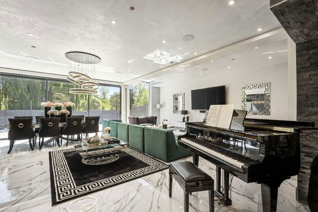 Property photo 2 of 14