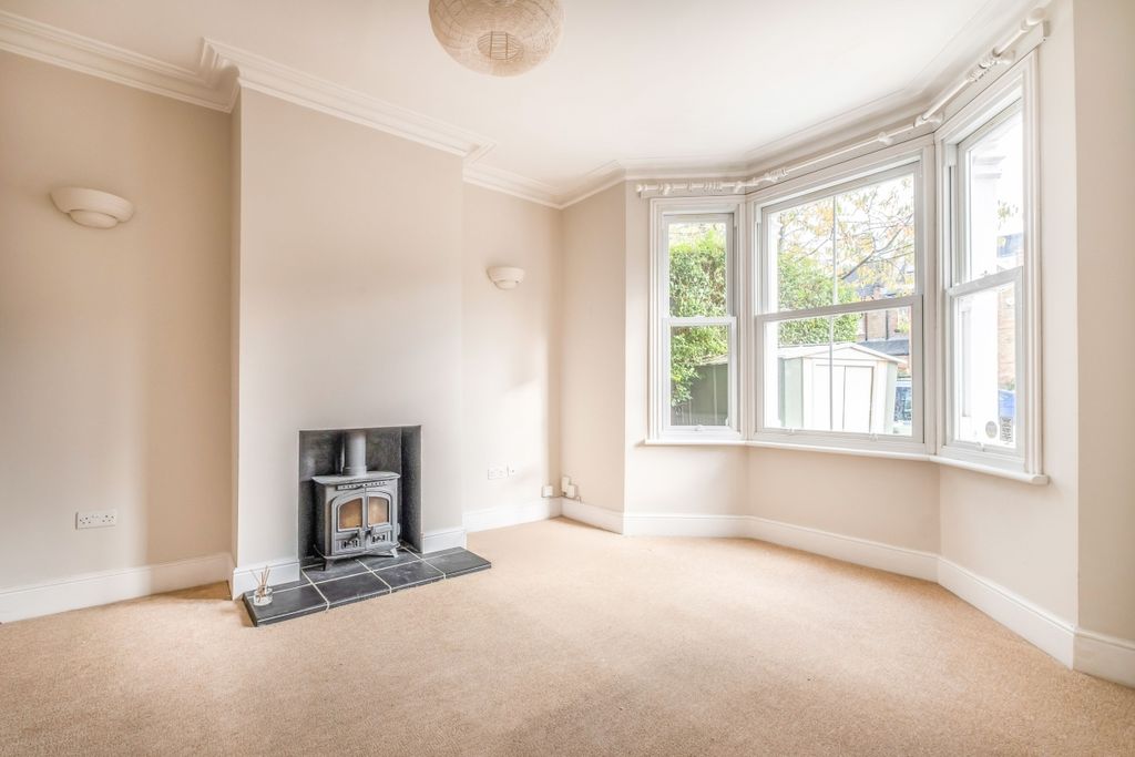 Property photo 2 of 10 Living 1