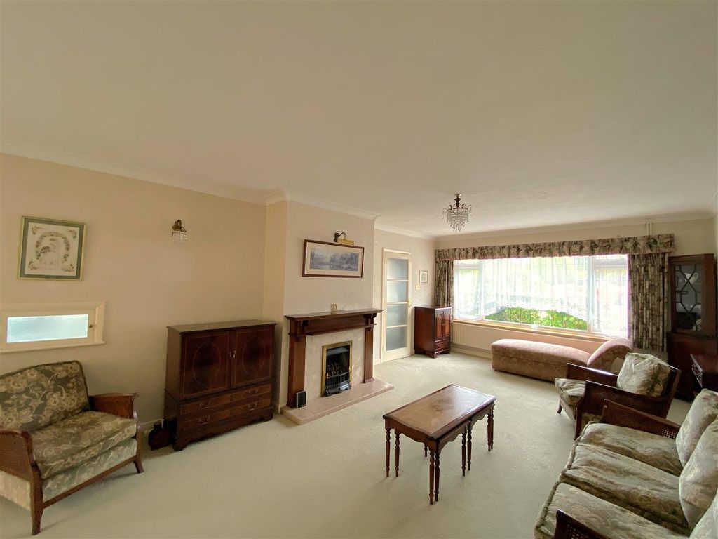 Property photo 2 of 22 13 Grenada Close - Lounge3.Jpg