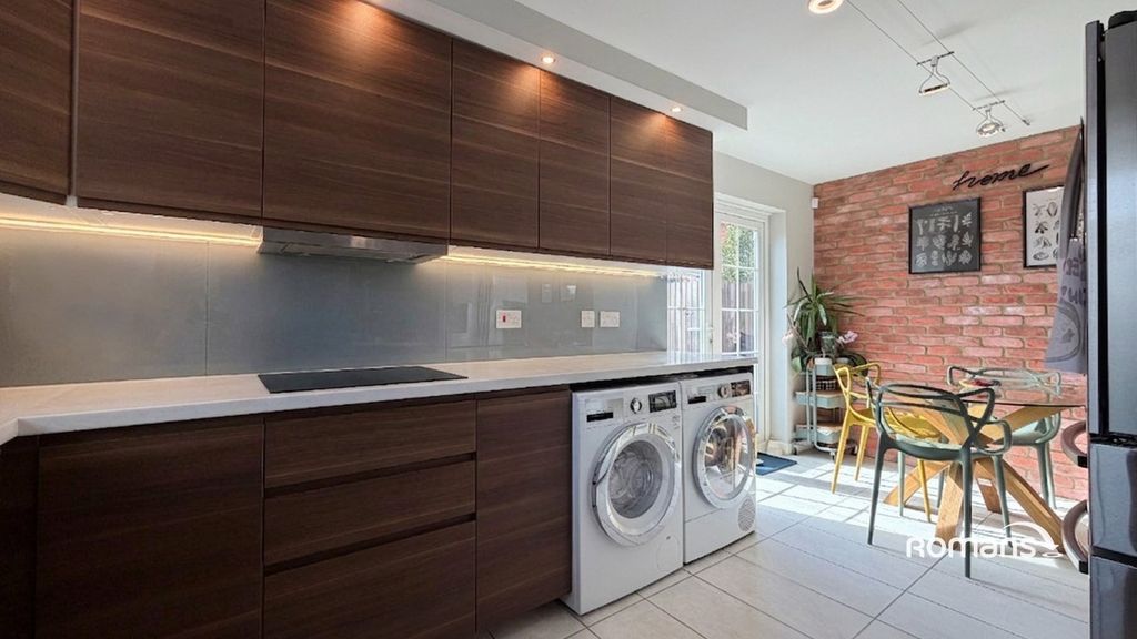 Property photo 2 of 15 Picture No. 11