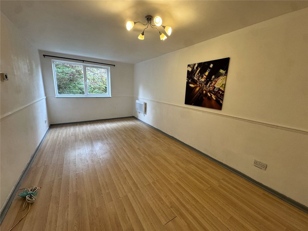 Property photo 2 of 8 Picture No. 05
