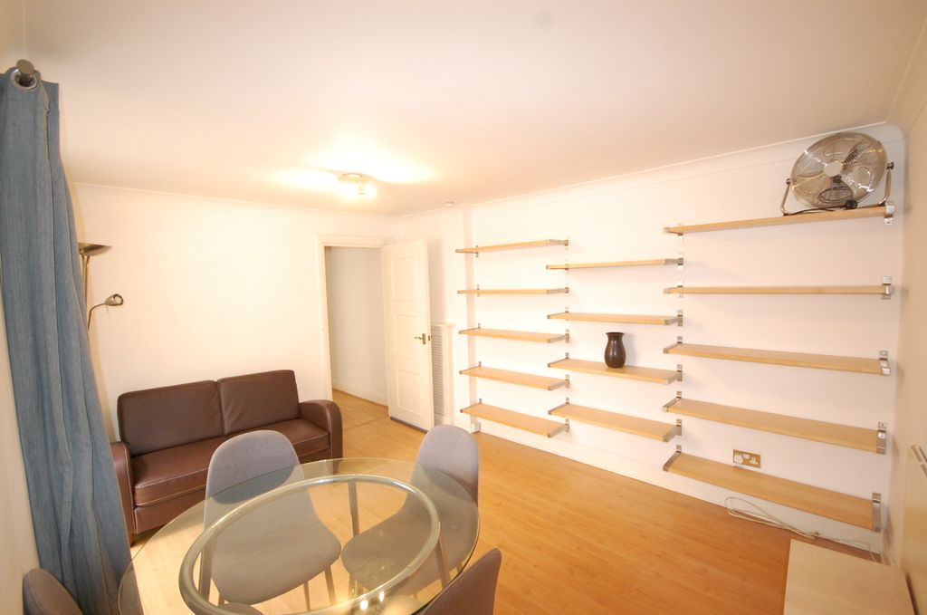 Property photo 2 of 6 Lounge