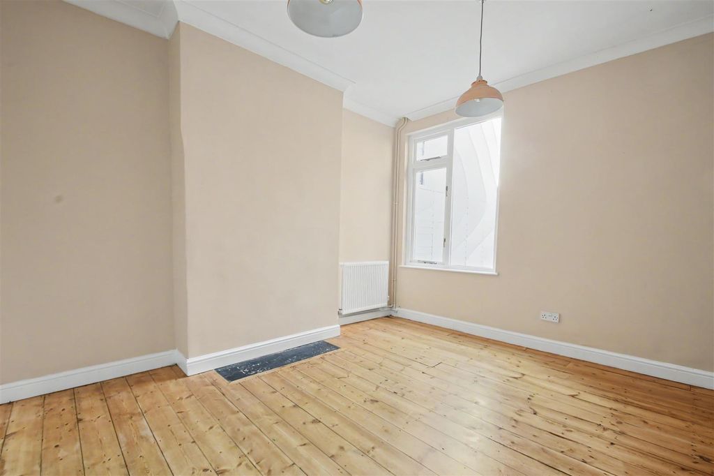 Property photo 3 of 12 Dining Room 1.Jpg