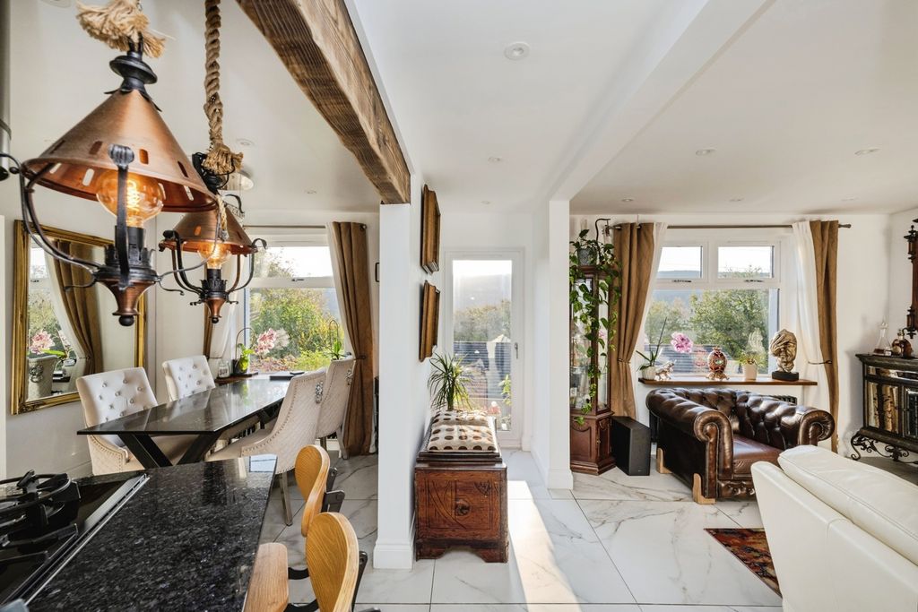 Property photo 3 of 18 Photo