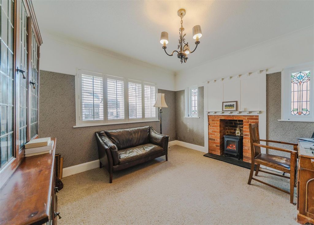 Property photo 2 of 39 Sitting Room