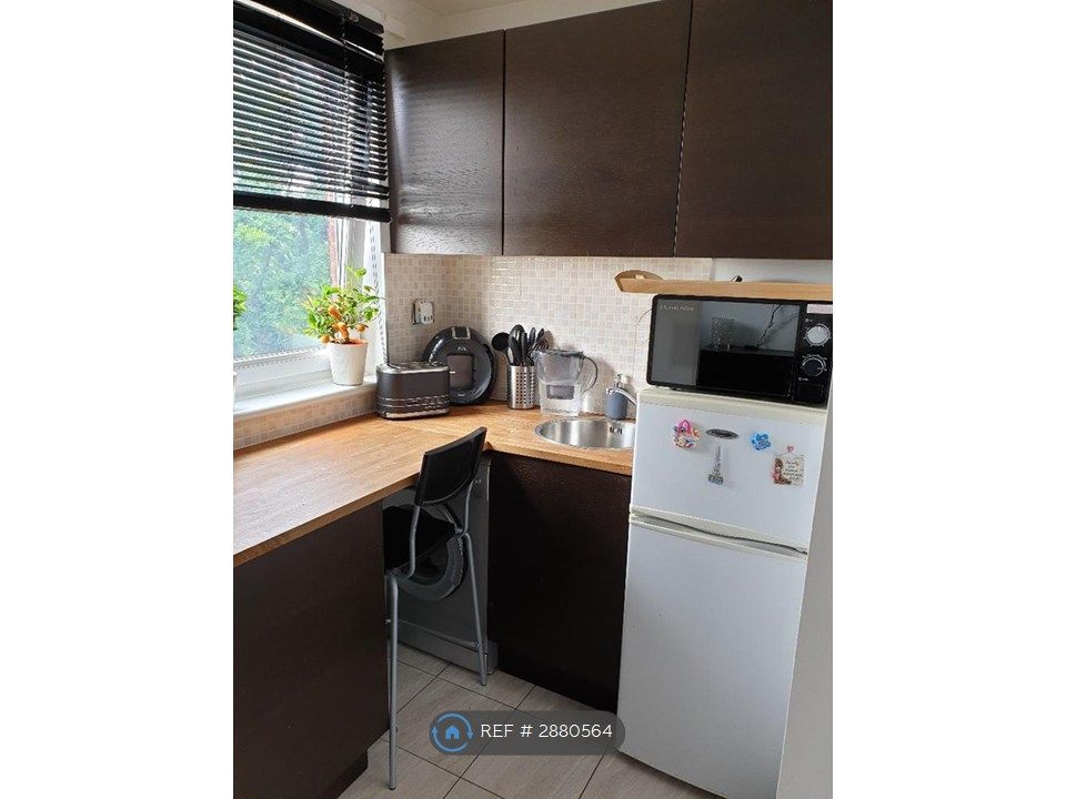 Property photo 3 of 12 Kitchen