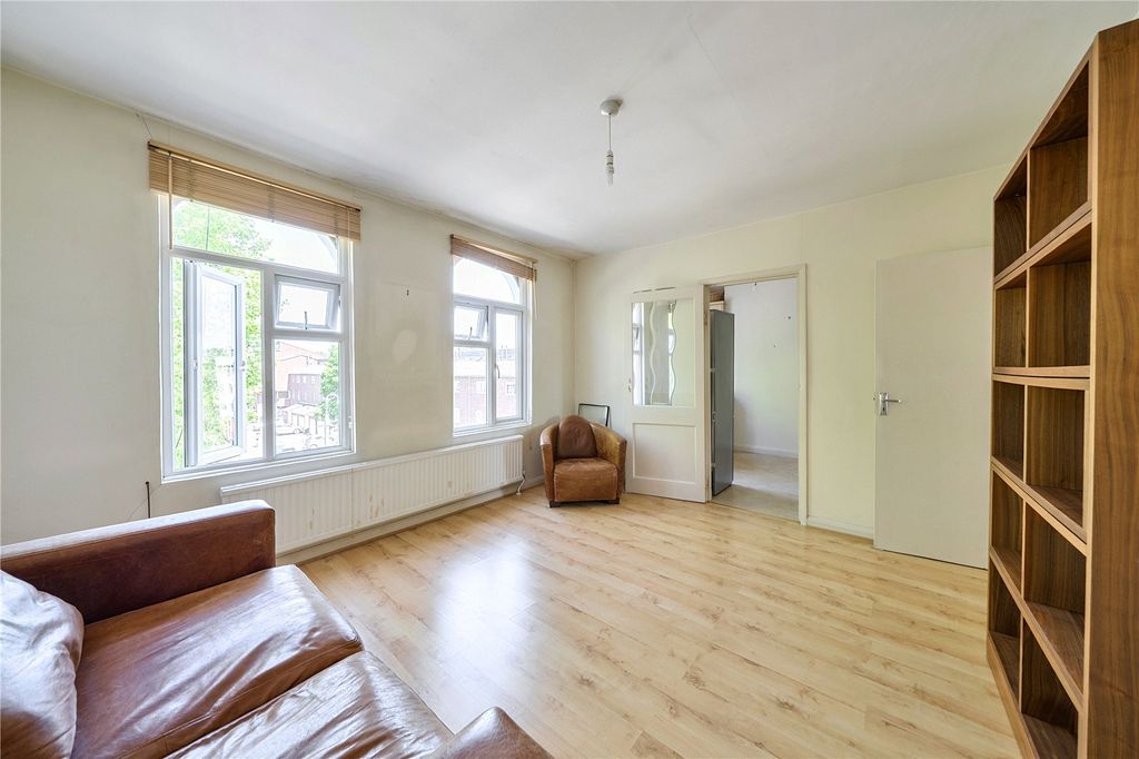 Property photo 2 of 16 Picture No. 15