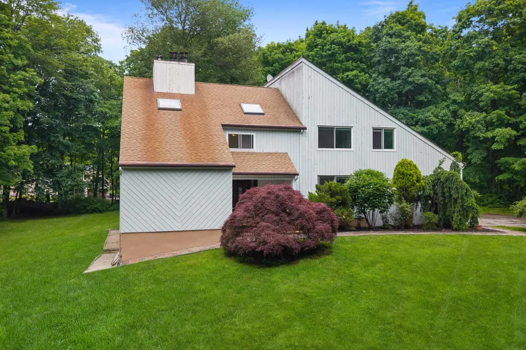 Property photo 1 of 30