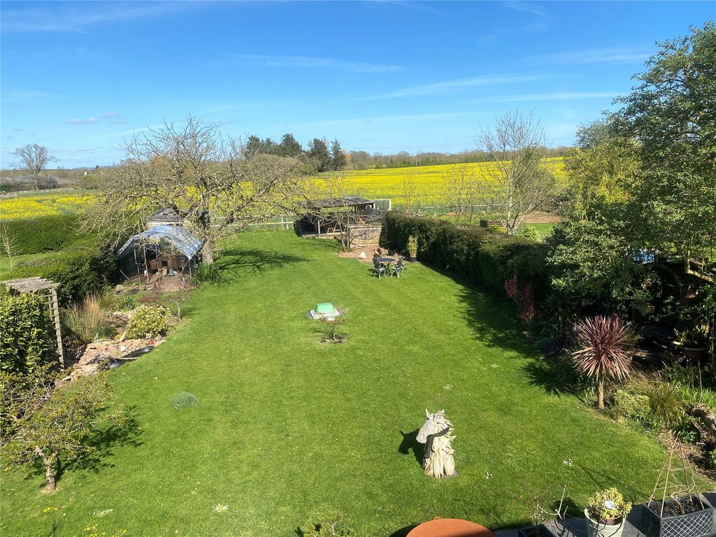 Property photo 2 of 18 Garden