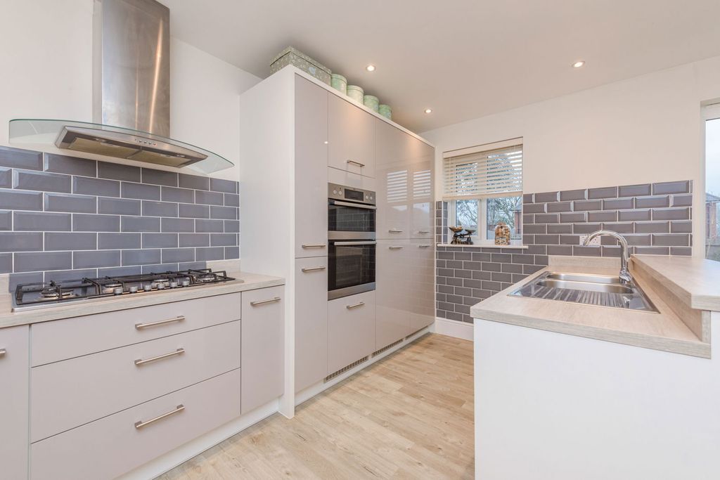 Property photo 3 of 30