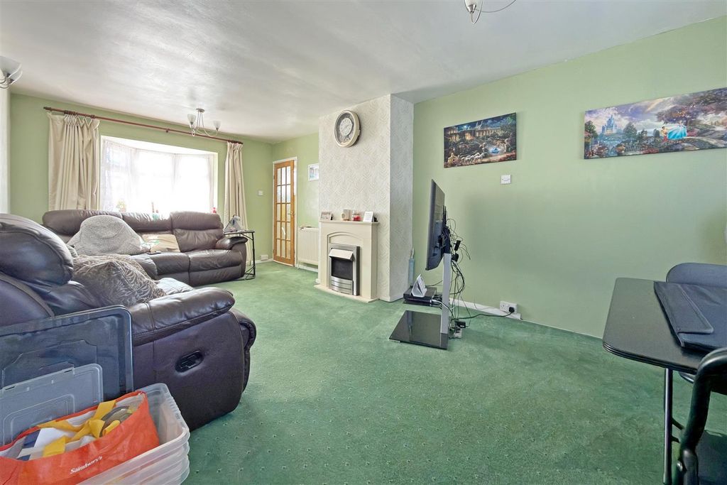 Property photo 2 of 13 Sitting/Dining Room