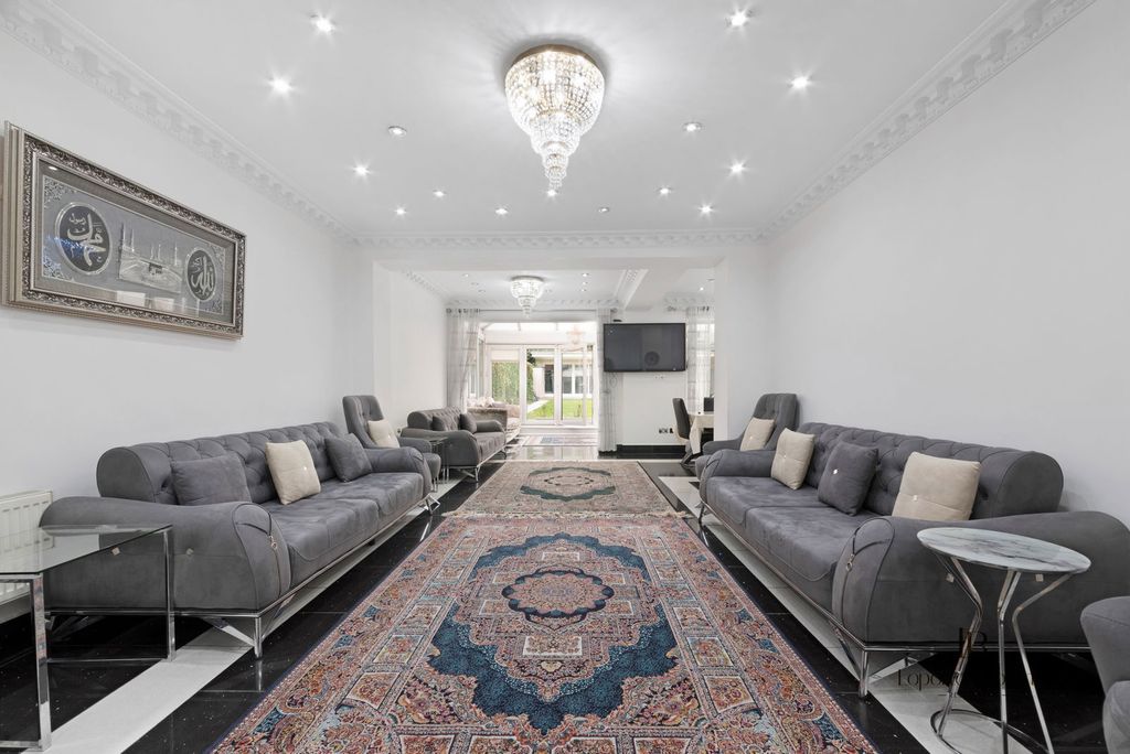 Property photo 2 of 46