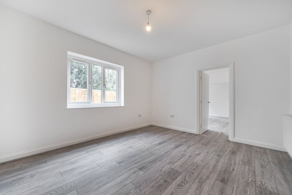 Property photo 2 of 15 Picture No. 05