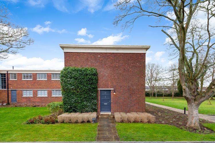 Property photo 1 of 8 218124